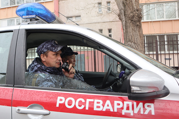 Сотрудники Росгвардии в Тюменской области задержали мужчину с наркотиками