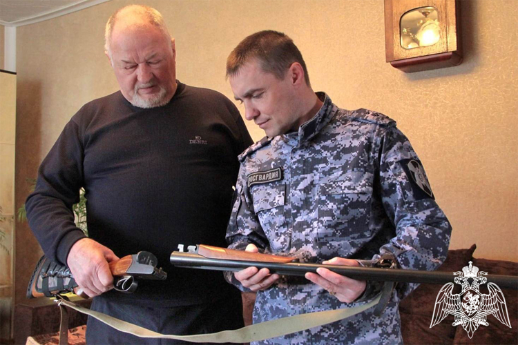 Росгвардия напоминает тюменским владельцам оружия о правилах его использования во время сезона охоты (видео)