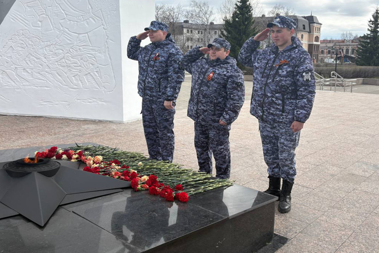 Сотрудники вневедомственной охраны Росгвардии в Тобольске присоединились к  всероссийской акции «Бессмертный автополк»