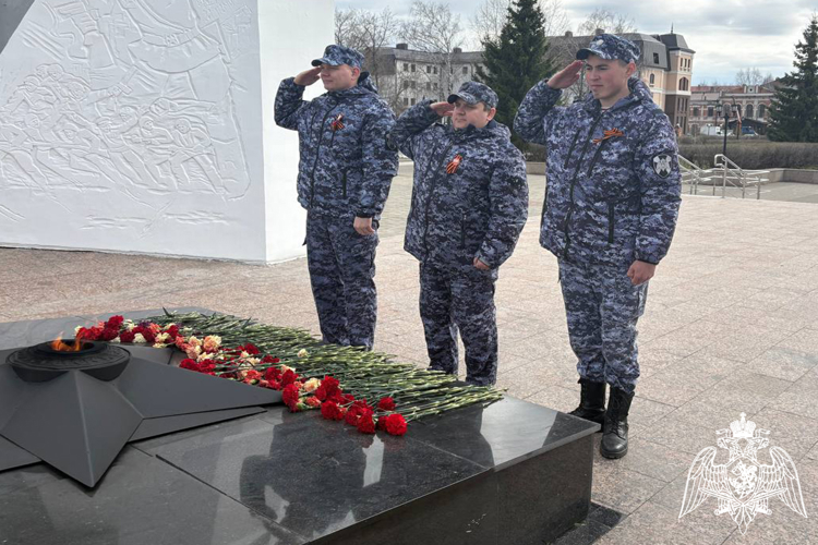 Сотрудники вневедомственной охраны Росгвардии в Тобольске присоединились к  всероссийской акции «Бессмертный автополк»