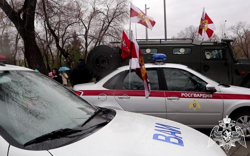 В Тюмени росгвардейцы приняли участие в патриотическом автопробеге