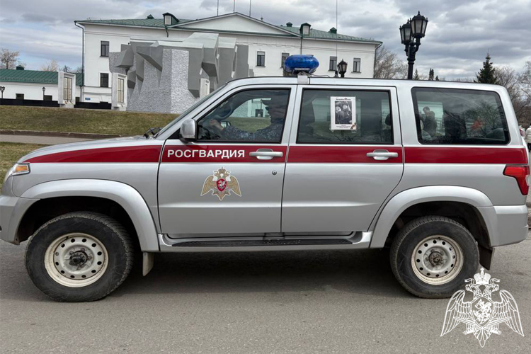 Сотрудники вневедомственной охраны Росгвардии в Тобольске присоединились к  всероссийской акции «Бессмертный автополк»