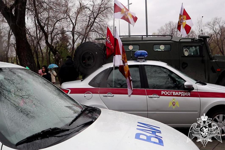 В Тюмени росгвардейцы приняли участие в патриотическом автопробеге