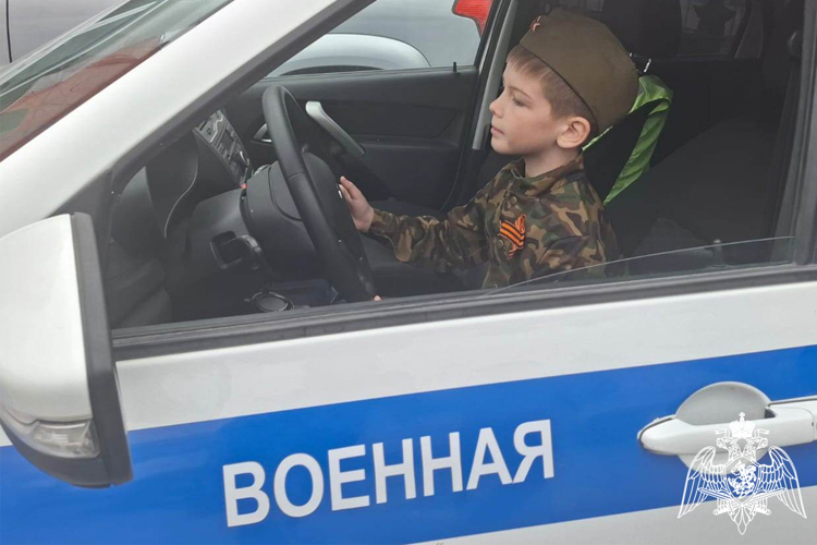 Офицеры Росгвардии вернули родителям потерявшихся детей в Тюмени (видео)