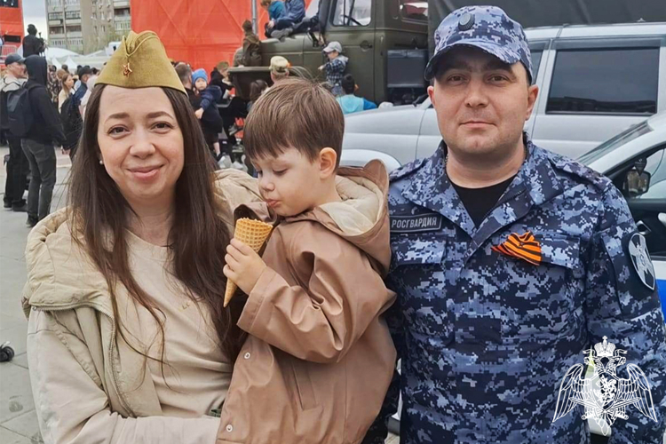 Офицеры Росгвардии вернули родителям потерявшихся детей в Тюмени (видео)