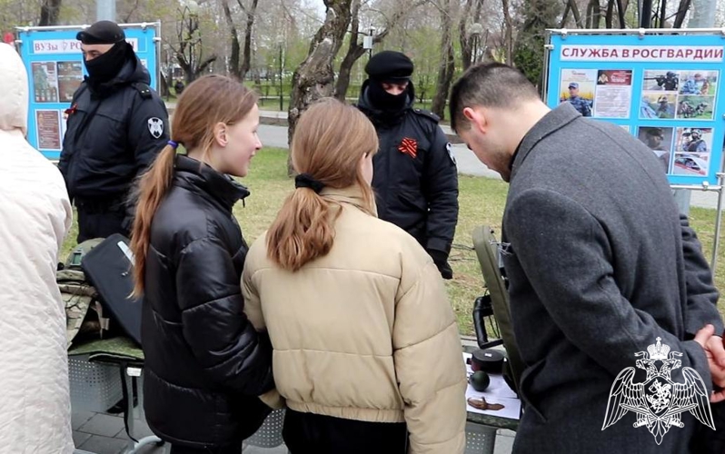 В Тюмени росгвардейцы приняли участие в патриотическом автопробеге