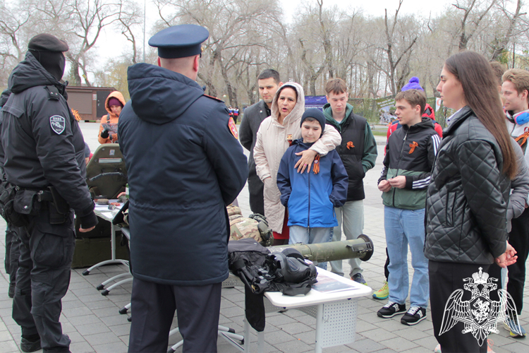 В Тюмени росгвардейцы приняли участие в патриотическом автопробеге