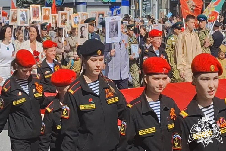 В День Победы росгвардейцы со своими семьями приняли участие в гражданско-патриотическом движении «Бессмертный полк России»