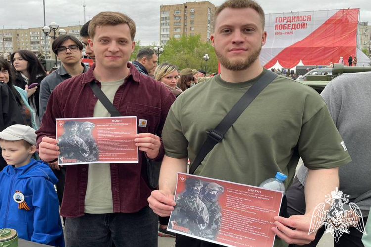 В День Победы на городской площади росгвардейцы познакомили тюменцев со своей службой 