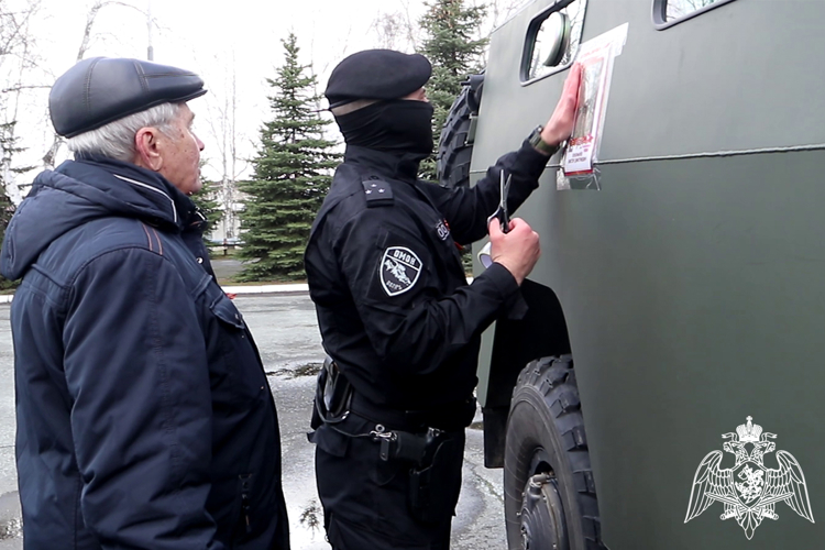 В Тюменской области росгвардейцы и ветераны службы поддержали всероссийскую акцию «Бессмертный автополк» (видео)