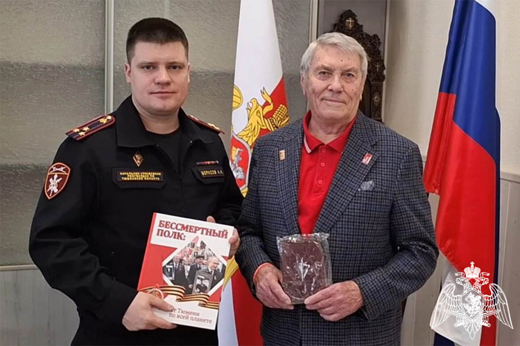 В Тюменской области росгвардейцы и ветераны службы поддержали всероссийскую акцию «Бессмертный автополк» (видео)