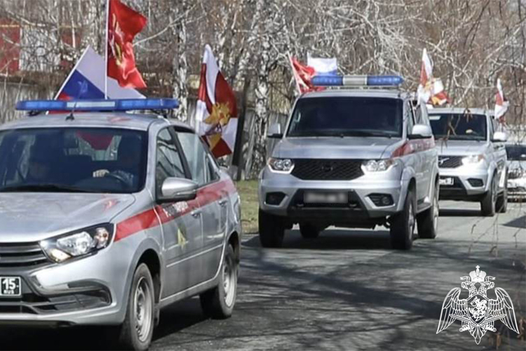В Тюменской области росгвардейцы и ветераны службы поддержали всероссийскую акцию «Бессмертный автополк» (видео)