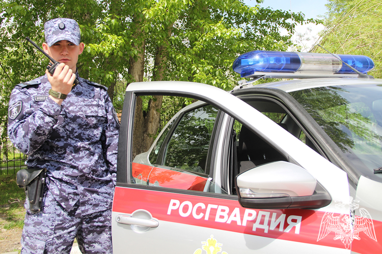 Росгвардейцы в Тюмени задержали подозреваемых в незаконном обороте наркотиков в крупном размере