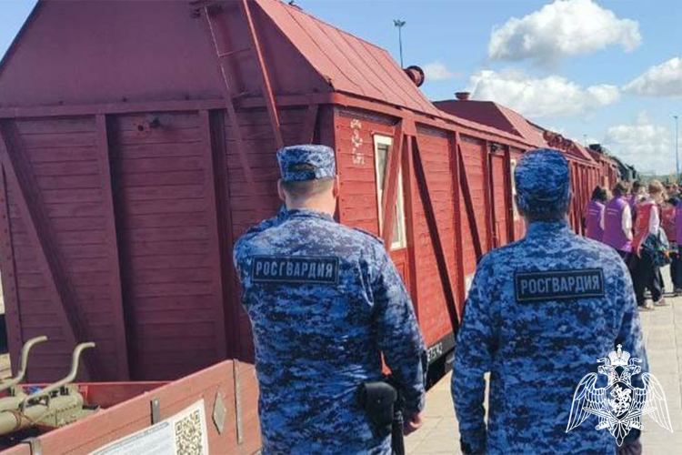 Сотрудники Росгвардии обеспечили безопасность прибытия «Эшелона Победы» в Тюменскую область