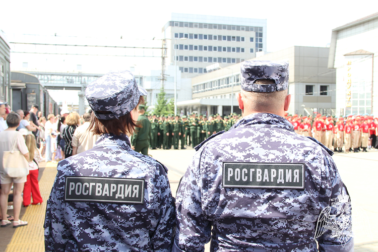 Росгвардия в Тюмени встретила агитационно-пропагандистский поезд и обеспечила безопасность его пребывания в областной столице