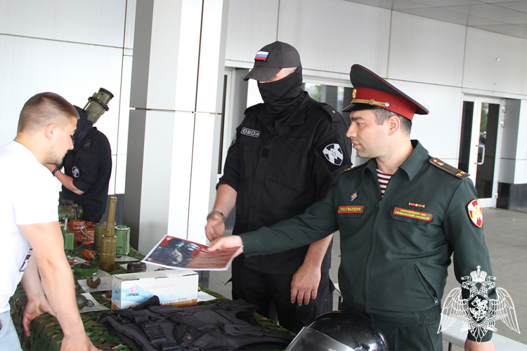 В Тюменской области росгвардейцы проводят профориентационные мероприятия