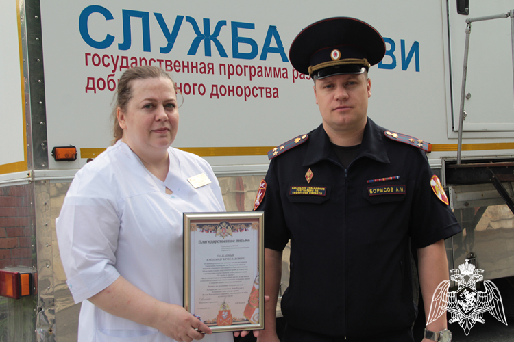 В Тюмени руководство и личный состав Росгвардии на 23 литра пополнили банк крови и поблагодарили медиков за сотрудничество (видео)