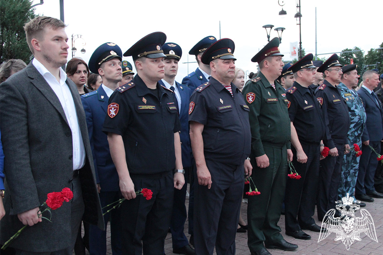 В Тюменской области росгвардейцы и ветераны службы присоединились к международным акциям в День памяти и скорби