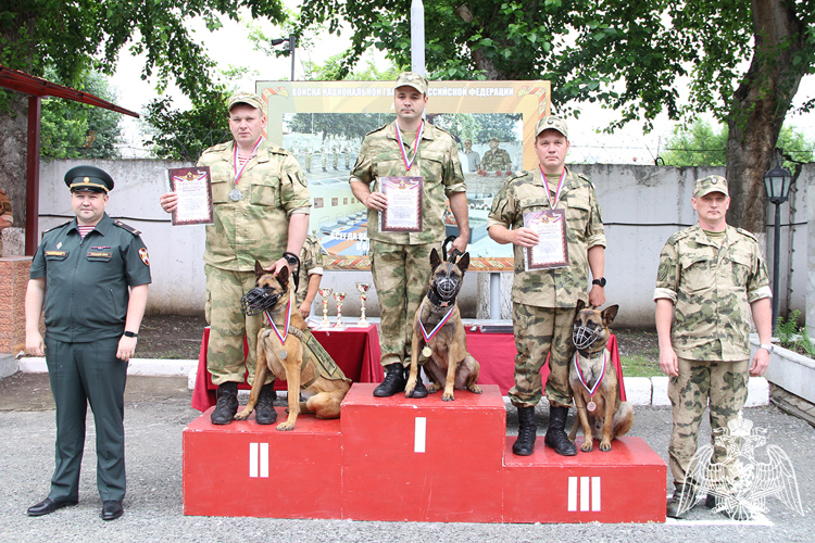 Чемпионат Уральского округа Росгвардии по многоборью кинологов завершился в Тюмени