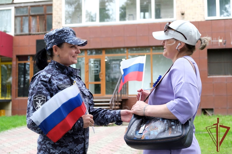 Росгвардейцы участвуют в торжествах ко Дню России по всей стране