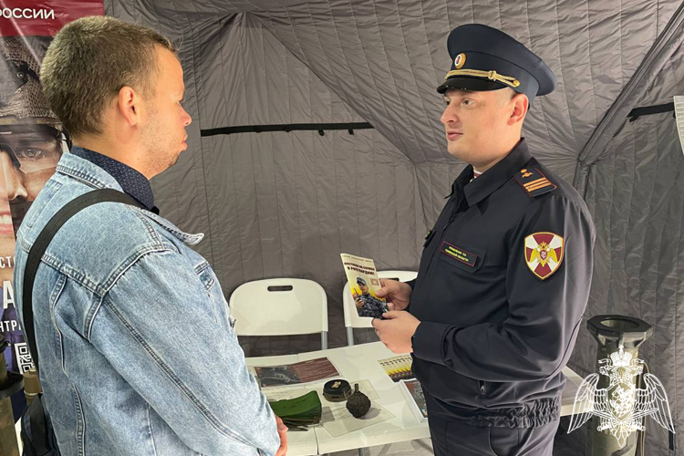  В Тюмени росгвардейцы и ветераны службы приняли участие в мероприятиях Дня города 