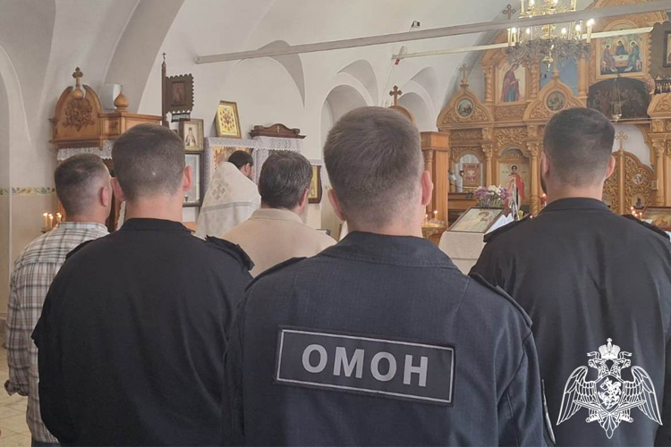 В День ветеранов боевых действий росгвардейцы в Тюмени чтят память  павших и благодарят старших товарищей
