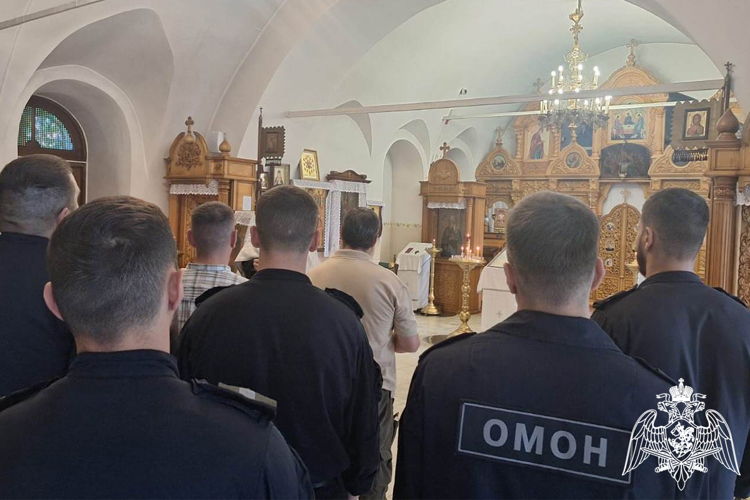 В День ветеранов боевых действий росгвардейцы в Тюмени чтят память  павших и благодарят старших товарищей