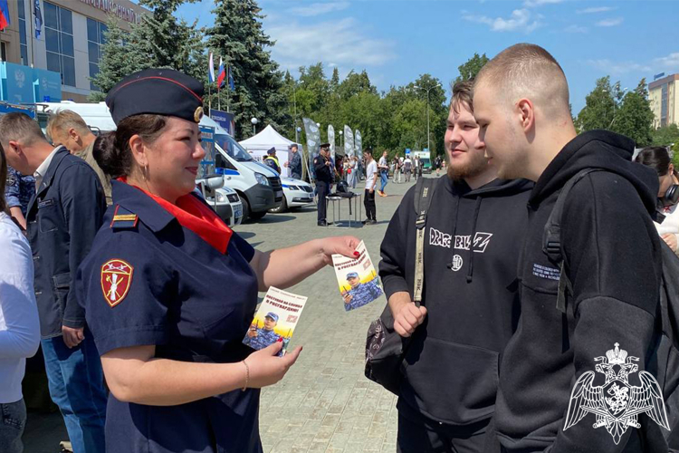 В Тюмени представители Росгвардии приняла участие в ежегодной региональной выставке обороны и безопасности «Служим Отечеству»