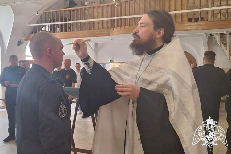 В День ветеранов боевых действий росгвардейцы в Тюмени чтят память  павших и благодарят старших товарищей
