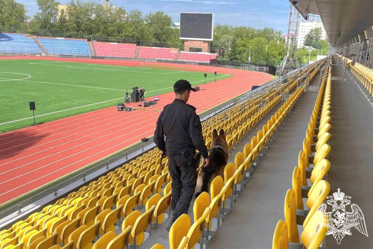 В Тюмени росгвардейцы совместно с коллегами из полиции обеспечили безопасность матча LEON-Первенства по футболу 