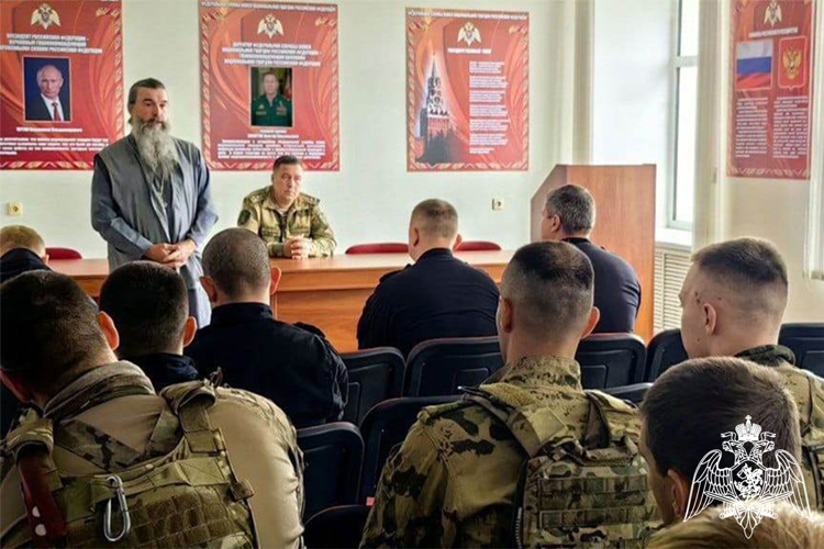 В Тюмени личный состав Росгвардии встретился со священнослужителем Тобольско-Тюменской епархии