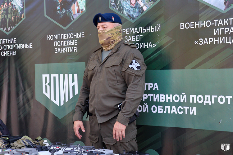 Бойцы тюменского СОБР Росгвардии познакомили будущих защитников Отечества со своей службой 