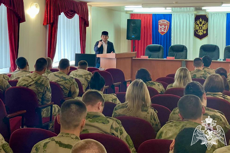 Росгвардейцы встретились с представителем Духовного управления мусульман Тюменской области
