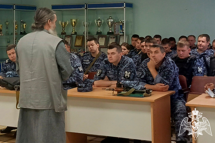 В Тюмени личный состав Росгвардии встретился со священнослужителем Тобольско-Тюменской епархии