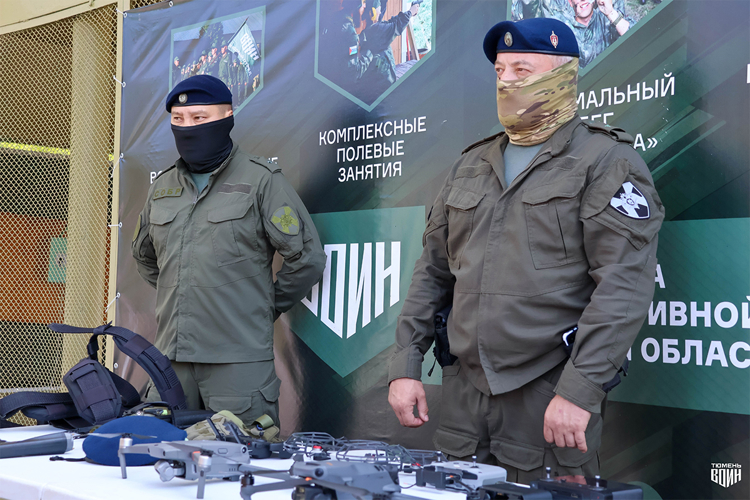 Бойцы тюменского СОБР Росгвардии познакомили будущих защитников Отечества со своей службой 