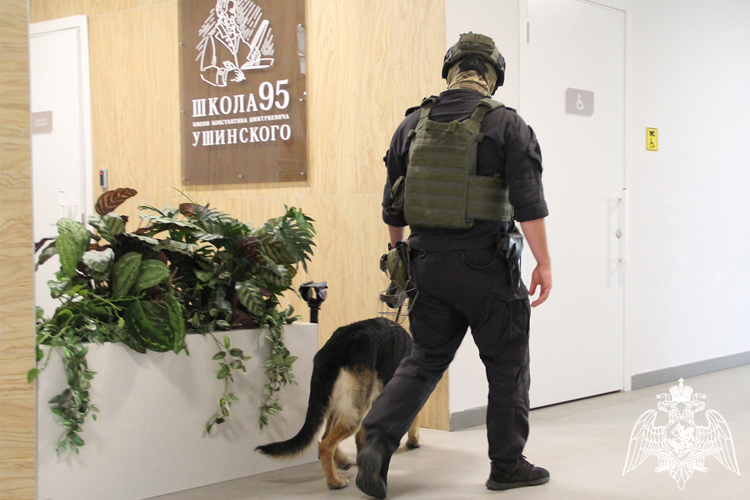 Безопасность торжественных мероприятий Дня знаний обеспечила Росгвардия в Тюменской области 