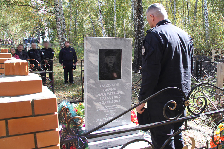 Памятные мероприятия в честь погибшего в 2002 году сотрудника тюменского ОМОН проведены в Тюменской области (видео)