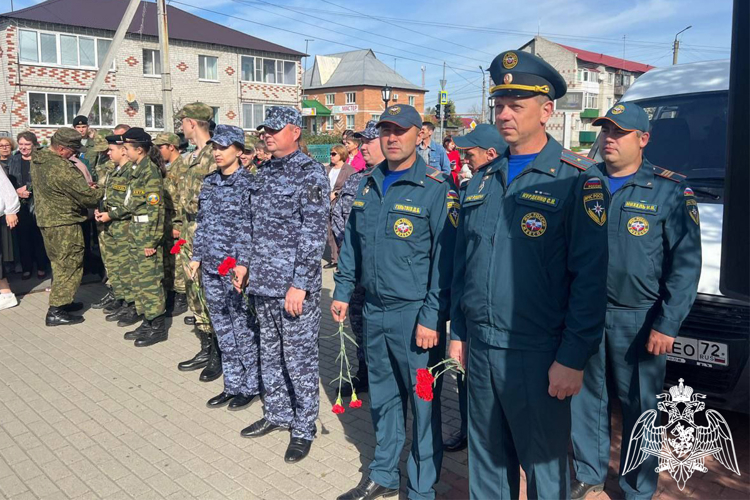 Росгвардейцы в Тюменской области почтили память героев Второй мировой войны и жертв терактов