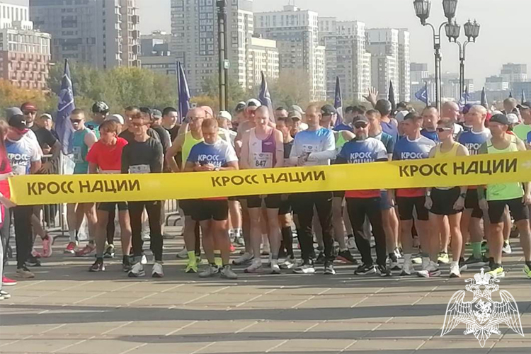 Росгвардейцы в Тюмени обеспечили безопасность Всероссийского мероприятия «Кросс нации» и приняли участие в забегах