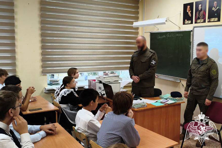 В Год защитника Отечества росгвардейцы продолжают проводить мероприятия для тюменских школьников