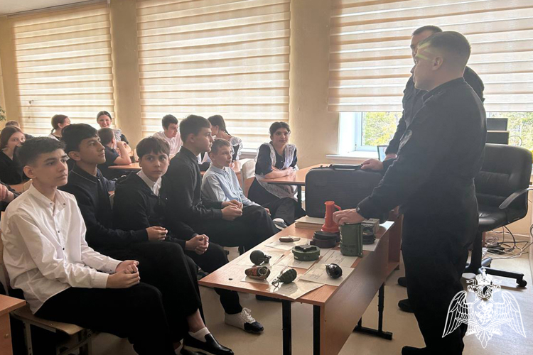 В Год защитника Отечества росгвардейцы продолжают проводить мероприятия для тюменских школьников