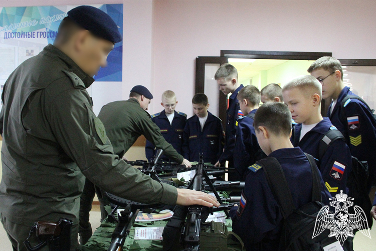 День Отца провели росгвардейцы в Тюменском кадетском президентском училище