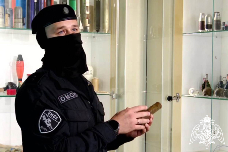 В телепрограмме «Добрый вечер, Тюмень» специалисты тюменского ОМОН рассказали об уникальной коллекции макетов боеприпасов разных времён (видео)