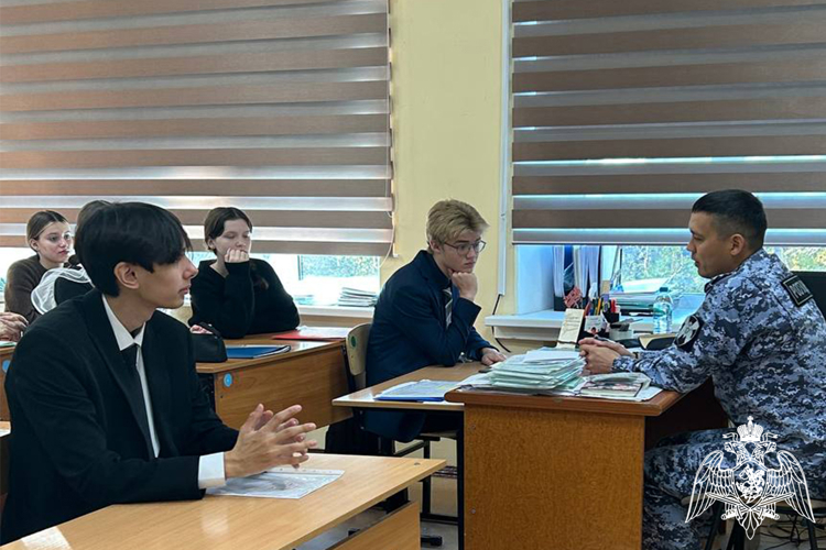 В Год защитника Отечества росгвардейцы продолжают проводить мероприятия для тюменских школьников