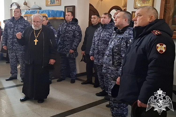 В Тюмени сотрудники вневедомственной охраны встретились с настоятелем Храма во имя преподобного Серафима Саровского