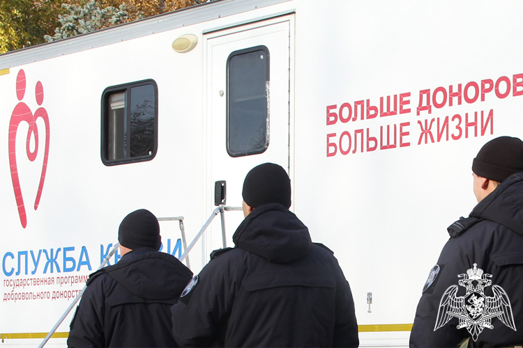 В Тюмени росгвардейцы пополнили банк донорской крови