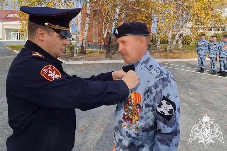 Сотрудники тюменского ОМОН отмечают профессиональный праздник