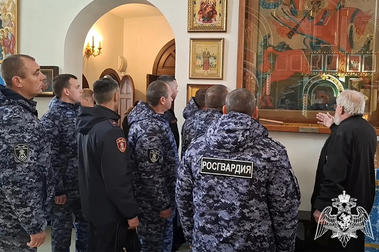 В Тюмени сотрудники вневедомственной охраны встретились с настоятелем Храма во имя преподобного Серафима Саровского