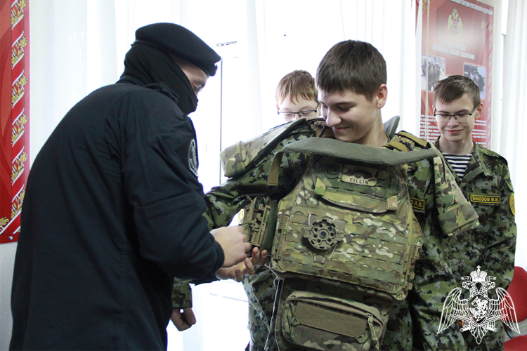 Более ста детей посетили «День открытых дверей» в тюменском ОМОН