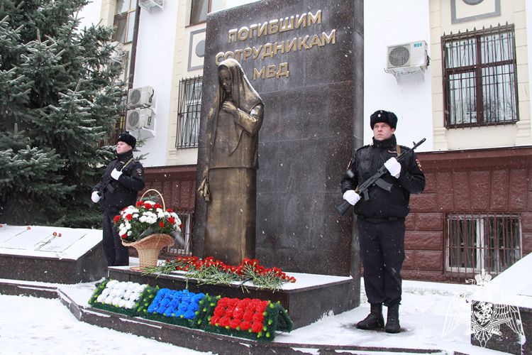 Память погибших боевых товарищей почтили росгвардейцы в Тюмени 